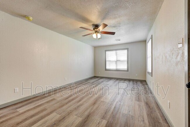 Building Photo - 305 W Rickenbacker Dr