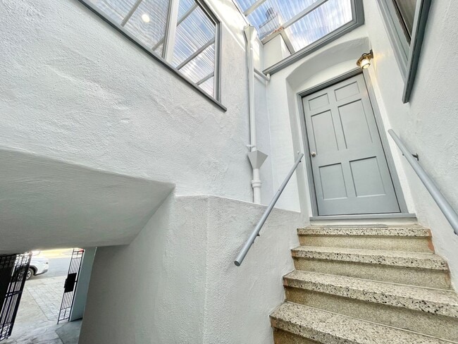 Building Photo - Beach Lover SF Home 3BR/2BA + Bonus Room! Large Yard! Outer Sunset! PROGRESSIVE