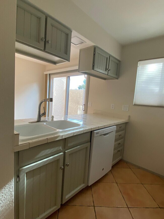 Foto del edificio - 6350 N 78th St
