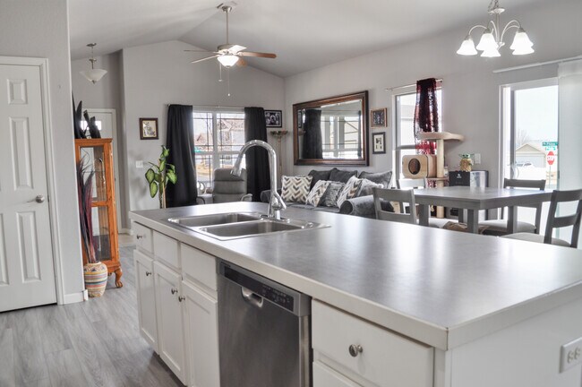 Foto del edificio - 2500 Heather Ln