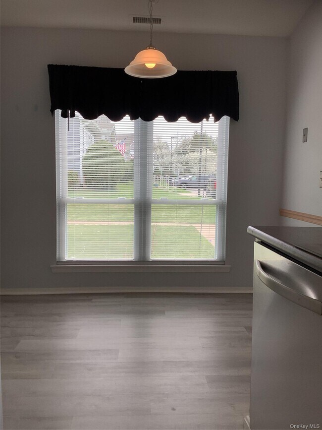 Foto del edificio - 825 Spring Lake Dr