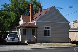 Building Photo - 325 NE Whitman St