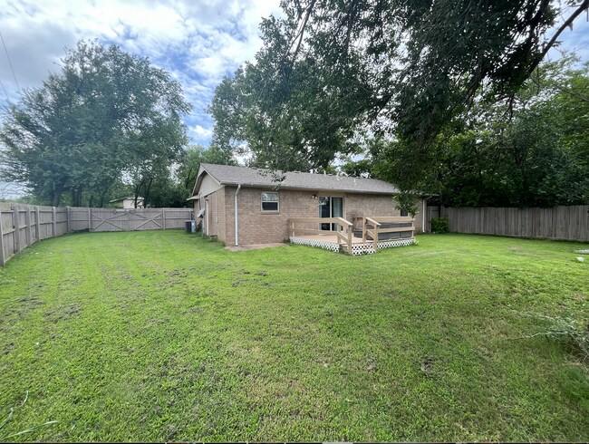 Foto del edificio - 15083 S Waco Ave