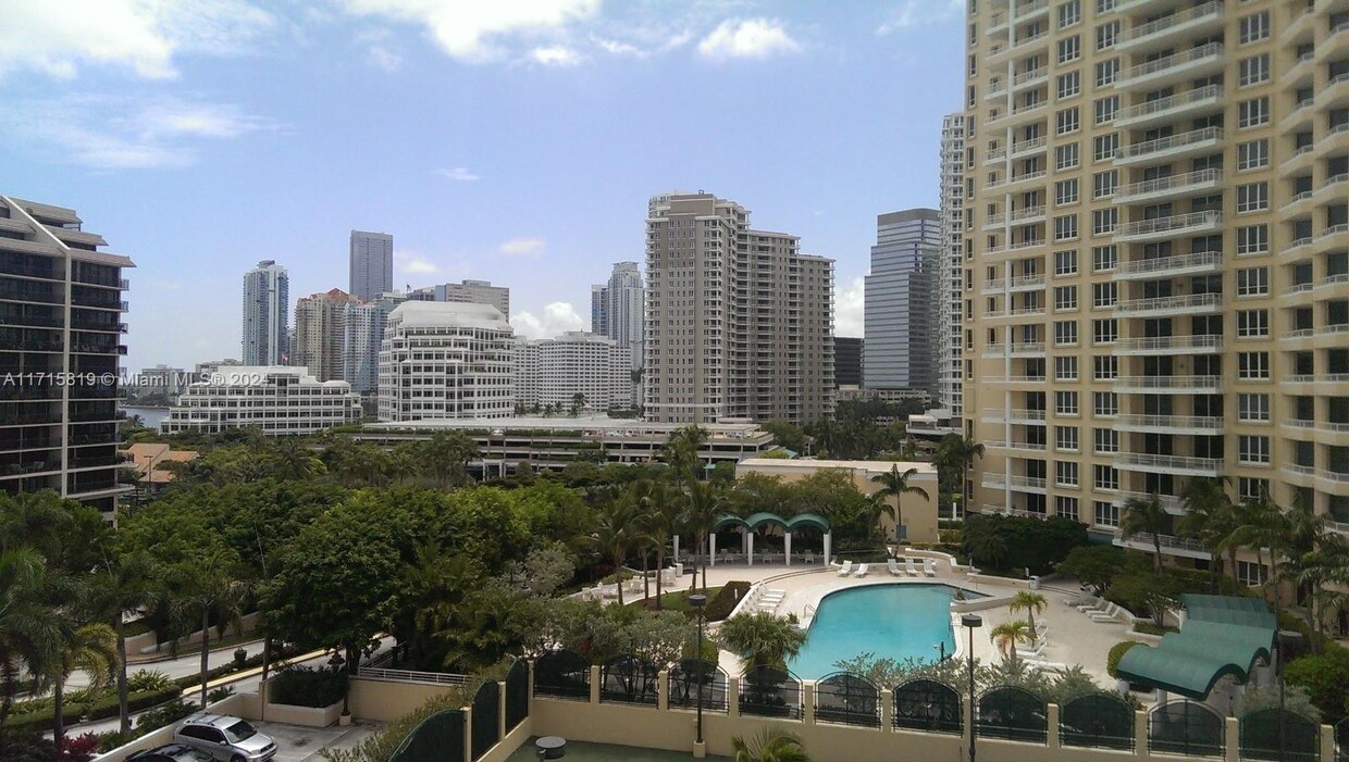 Foto principal - 848 Brickell Key Dr