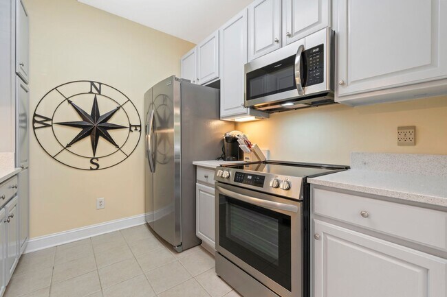 Foto del edificio - Fully Furnished  | Utilities Included | Flexible Lease Terms