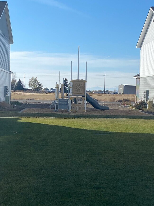 Foto del edificio - Huckleberry Townhomes