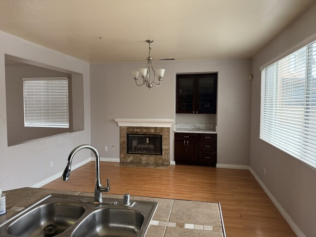 Building Photo - 5752 Tamarisk Way
