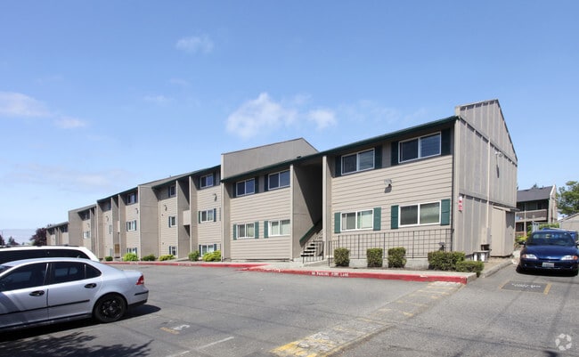 Building Photo - r45a Laurel Court Apts.