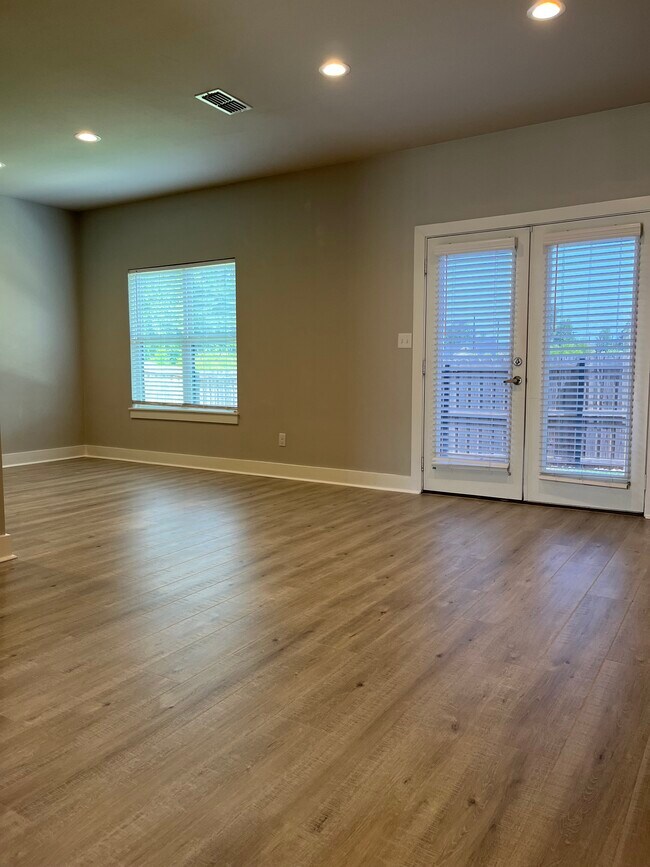 Sala de estar/Comedor - 10672 Brothers Ln