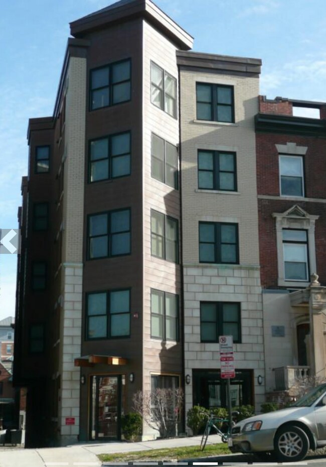 Building Photo - 461 Park Dr