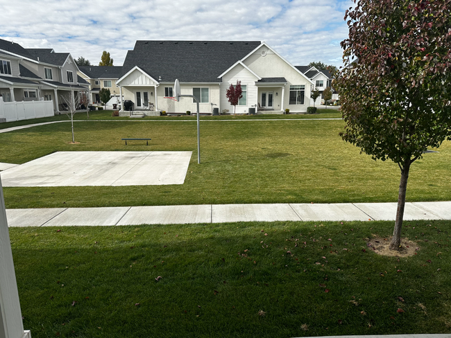 Foto del edificio - Great Taylorsville Townhome