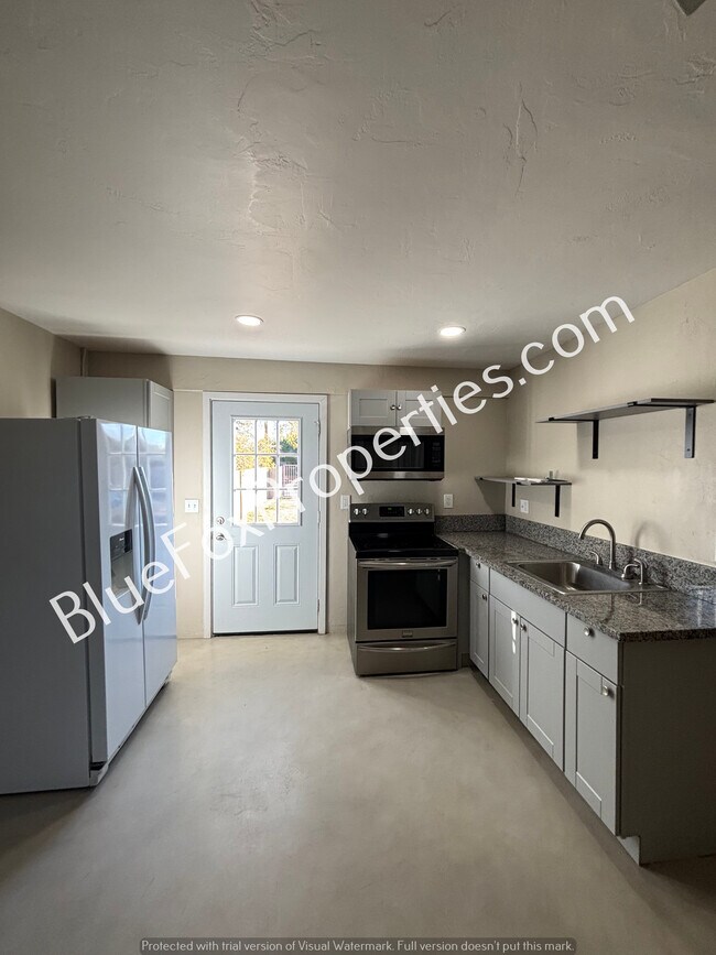 Building Photo - 2641 N Fontana Ave