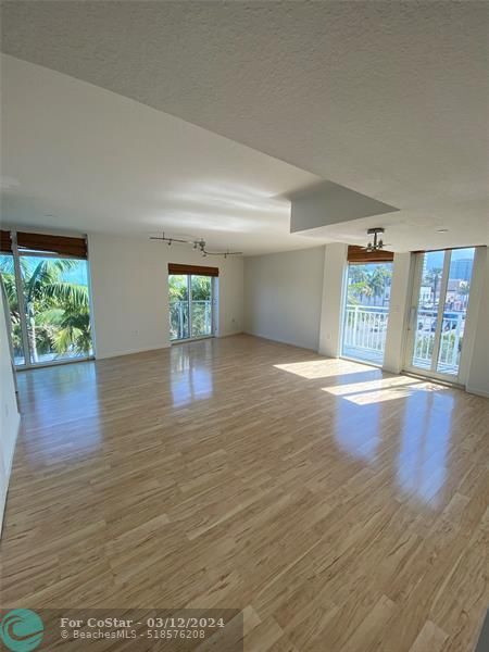 Building Photo - 7600 Collins Ave