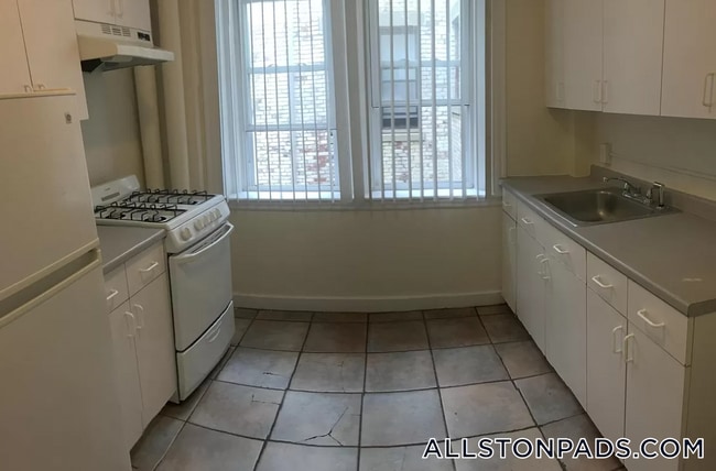 Building Photo - 9 Barrows St