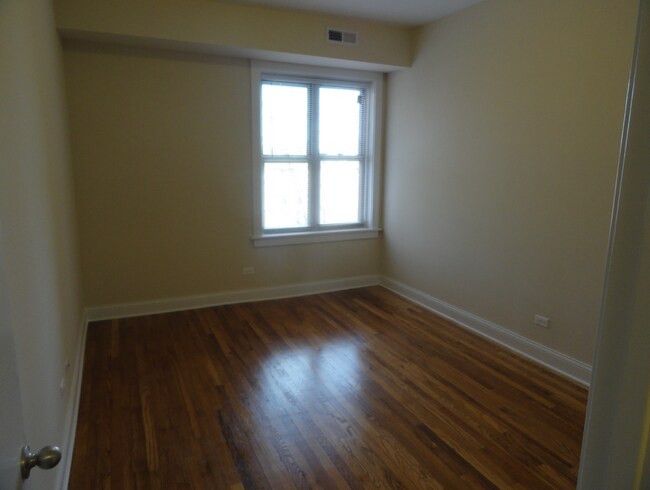 Foto del edificio - 4846 N Drake Ave