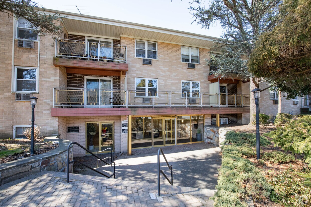 Entrance - Lynbrook 44