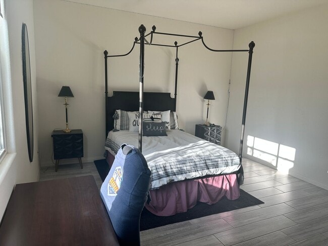 Building Photo - Renting CASITA ONLY!!!