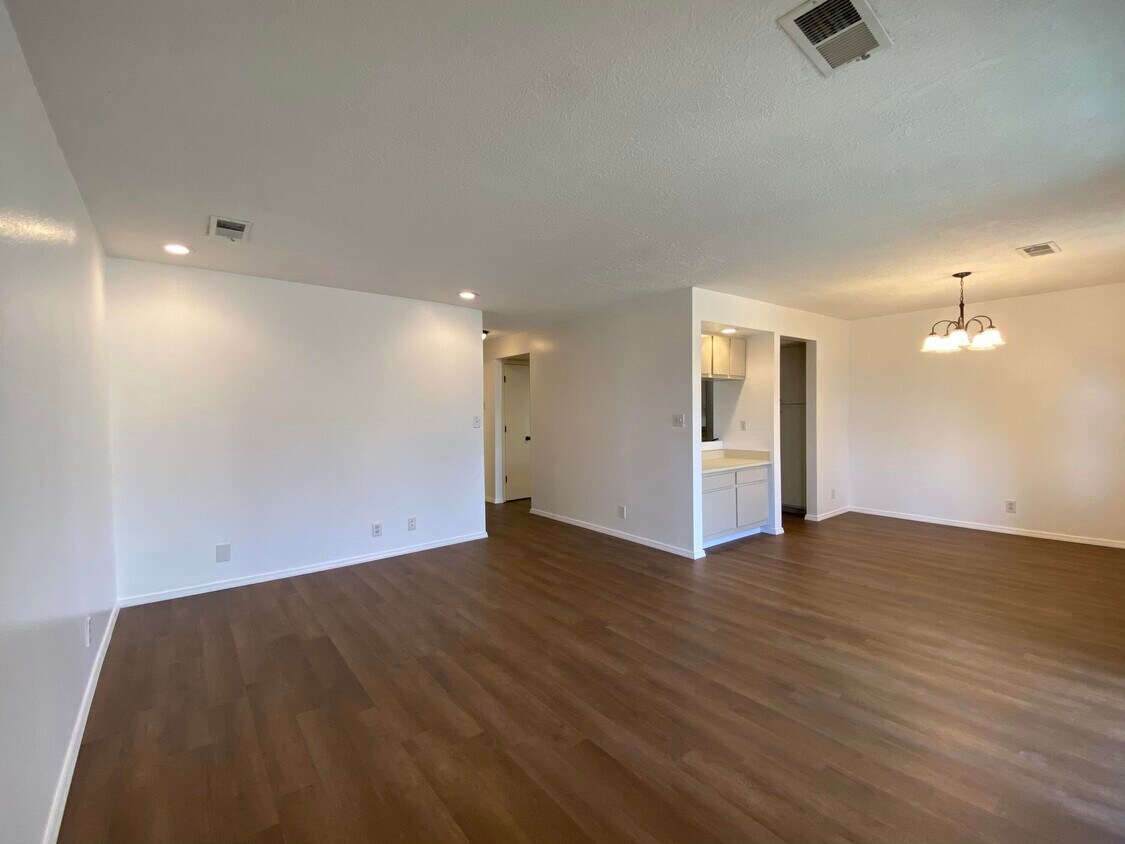 Foto principal - 807 Country Club Dr SE