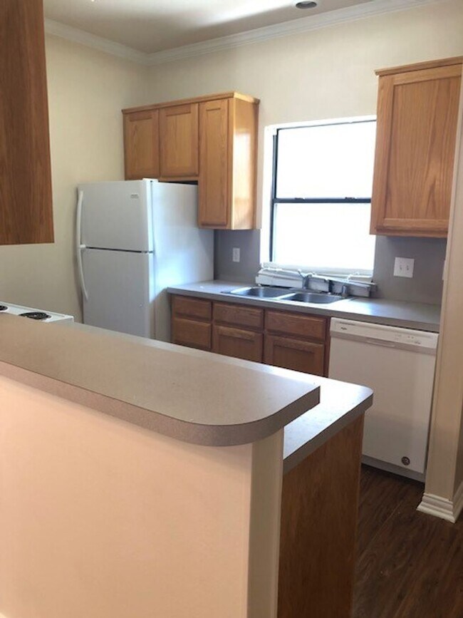 Foto del edificio - 2 BEDROOM TOWNHOME IN DENTON