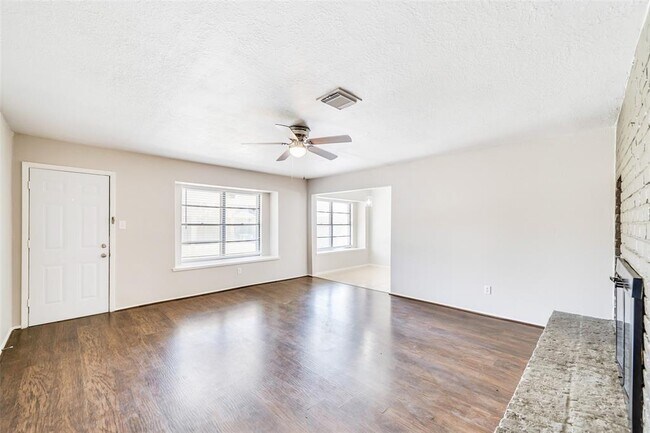 Building Photo - 7215 Bahia Ln