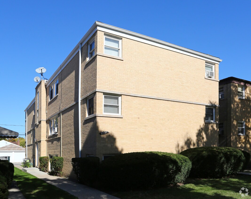 Primary Photo - 2137 Howard St