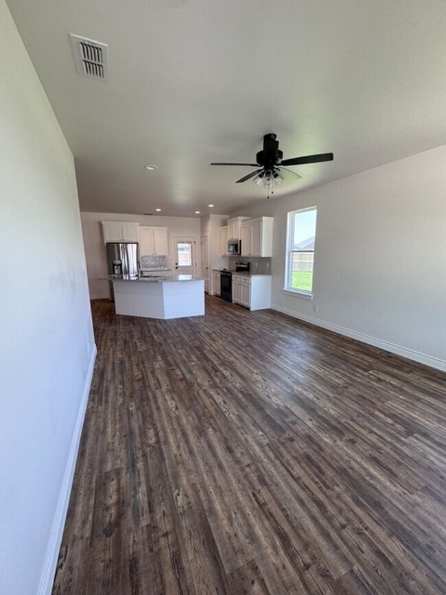 Building Photo - Sawdust Duplex