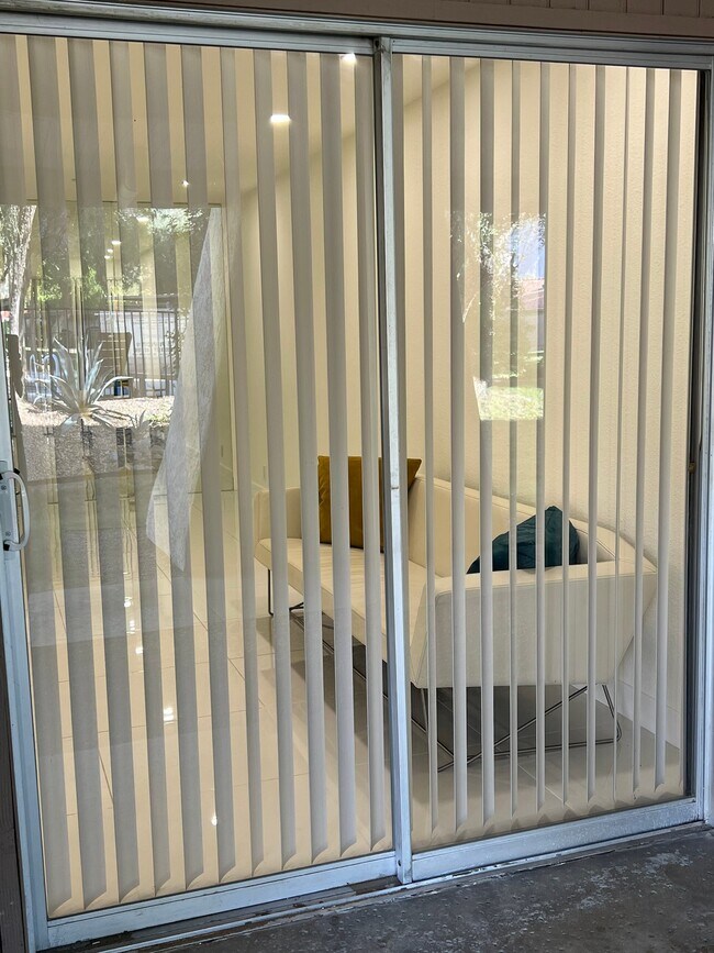 Foto del edificio - 420 N Villa Ct