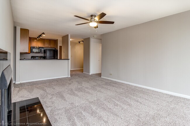 Building Photo - 5800 Oakwood Dr