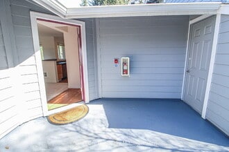 Building Photo - 12023 NE 204th Pl