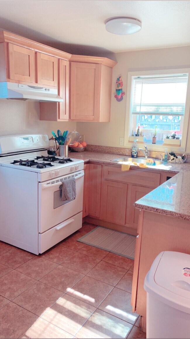 Kitchen - 2909 Alhambra Ave