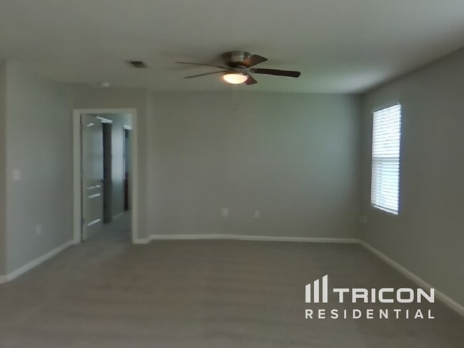 Building Photo - 2110 Pebble Point Dr