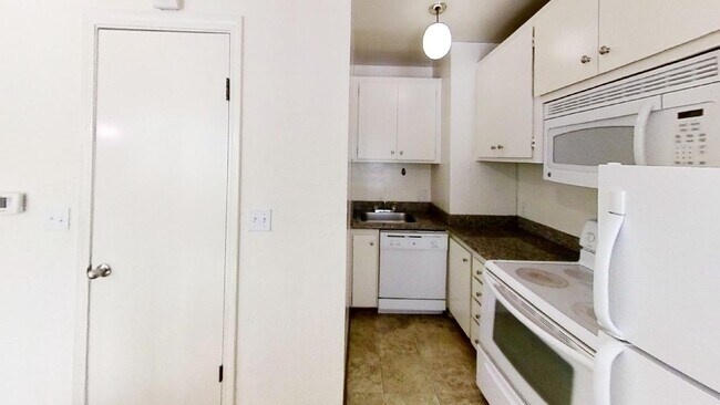 Kitchen - 2545 Le Conte Ave