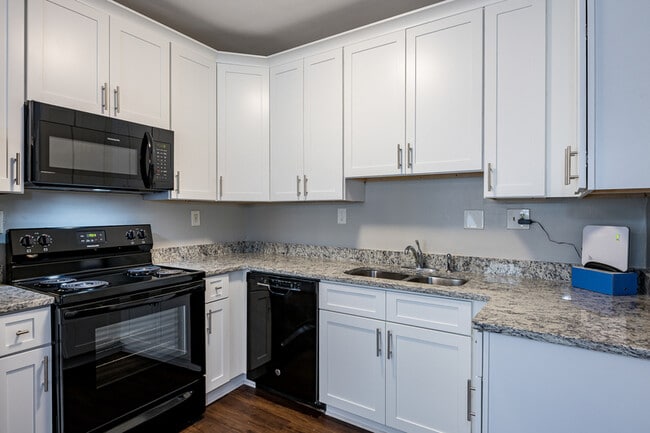 Building Photo - 1095 Deckner Ave SW