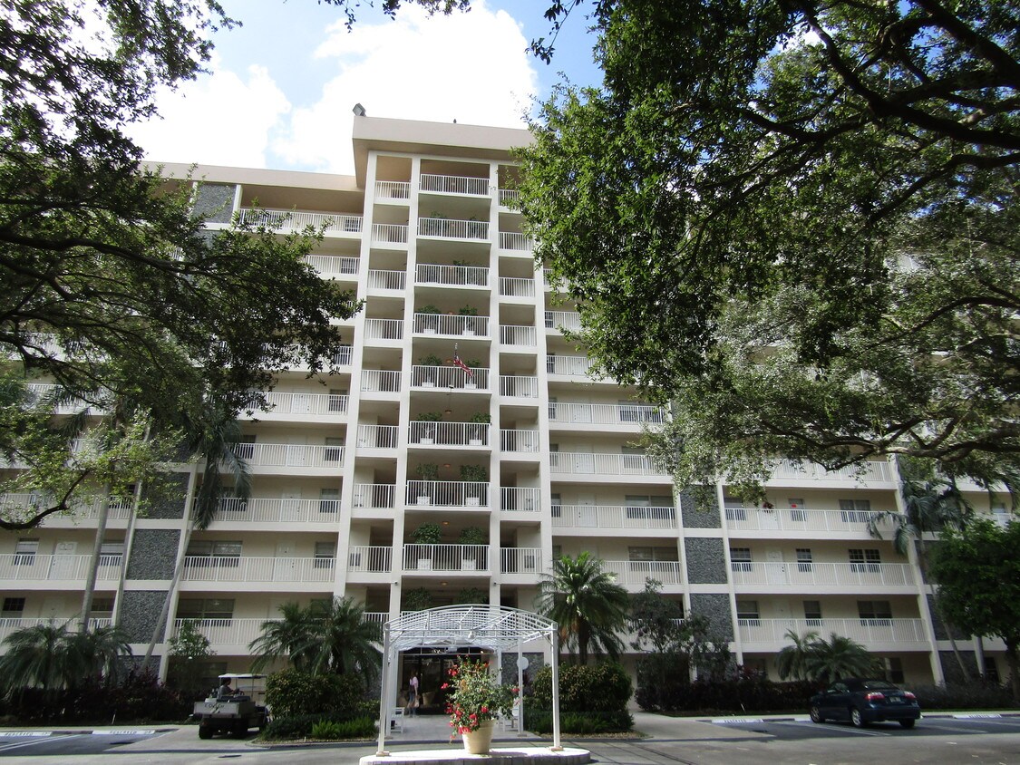 3520 Oaks Way, Pompano Beach, FL 33069 Condo for Rent in Pompano