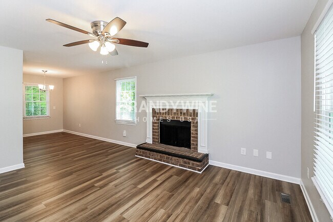 Foto del edificio - One half month FREE RENT! $5 APP FEES!!