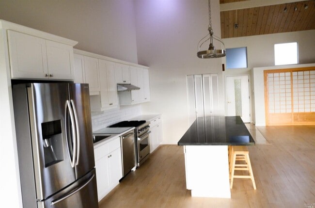 Building Photo - 90 Lyford Dr