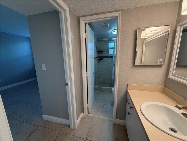Building Photo - 9491 Evergreen Pl