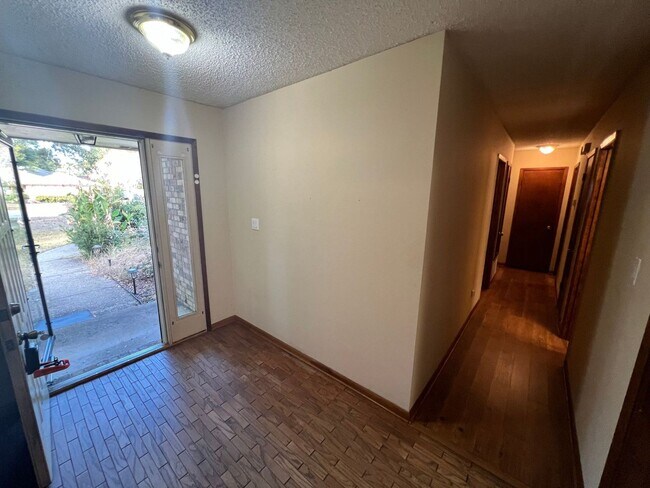 Building Photo - Pensacola - Windermere - 3 Bedroom, 2 Bath...