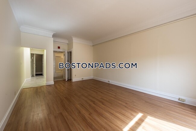 Building Photo - 62 Boylston St