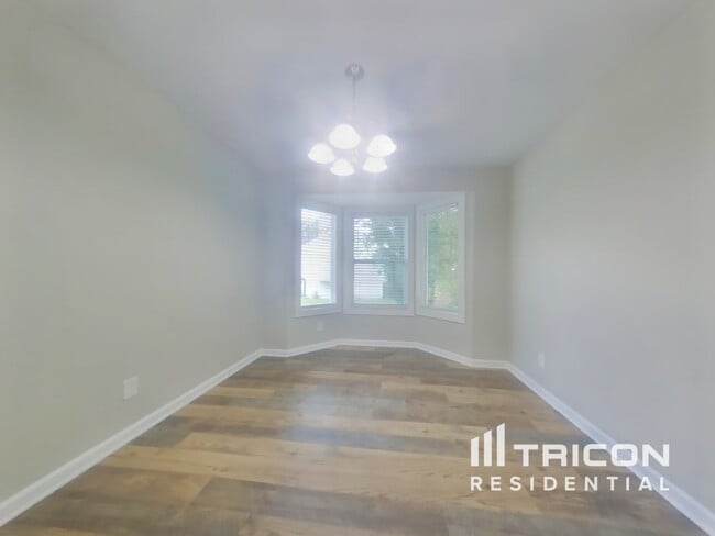 Building Photo - 1820 Crestwood Dr NW