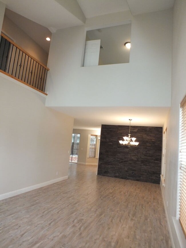 Building Photo - 3/2.5 2300 sf Cameron Park home