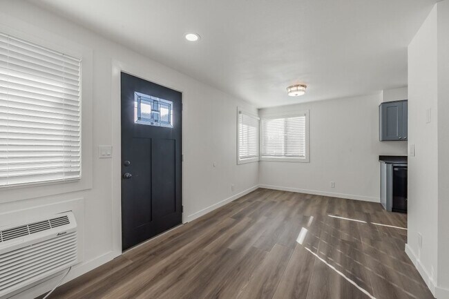 Building Photo - New Remodel 2 bed 1 bath