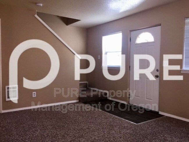 Building Photo - 5623 SE 84th Ave