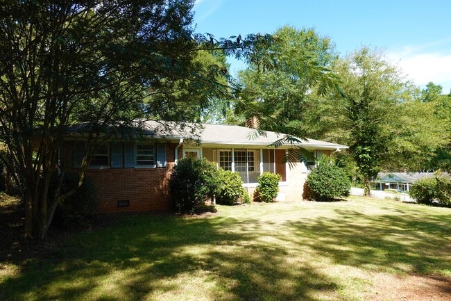 Building Photo - 104 Vanderbilt Rd