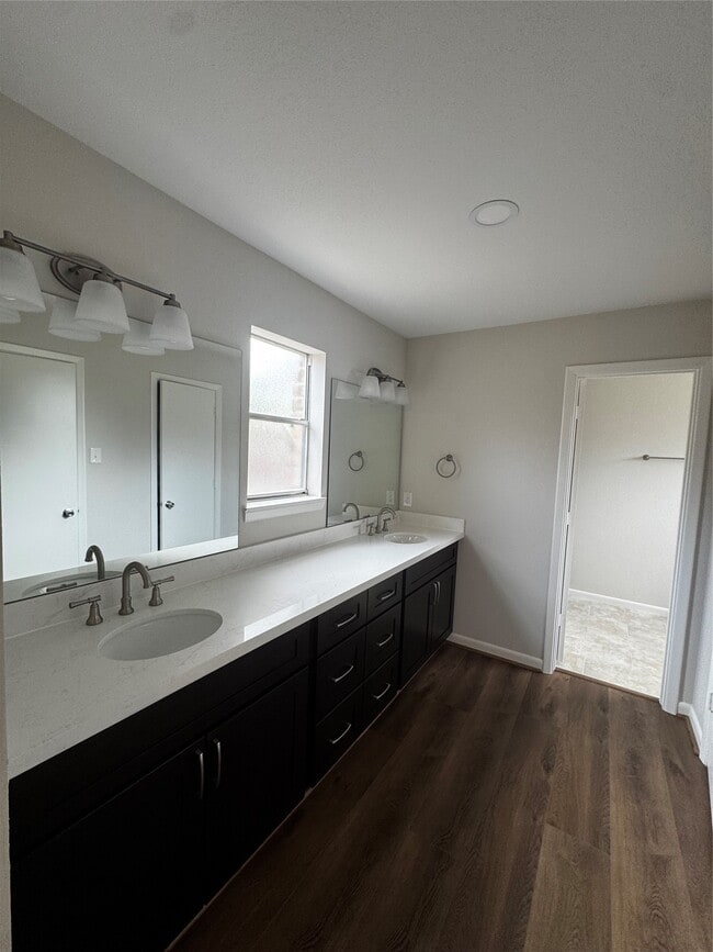 Building Photo - 8807 Belle Glen Dr