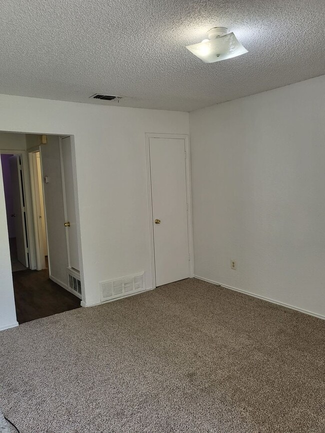 Photo - 1209 Avondale Ct, Ave C House