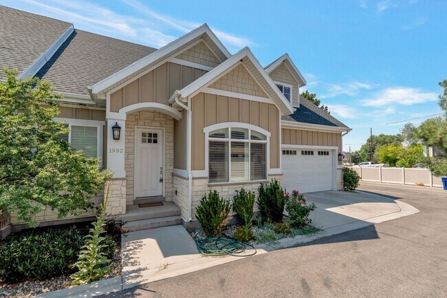 Foto del edificio - 1992 Hedgewood Ct