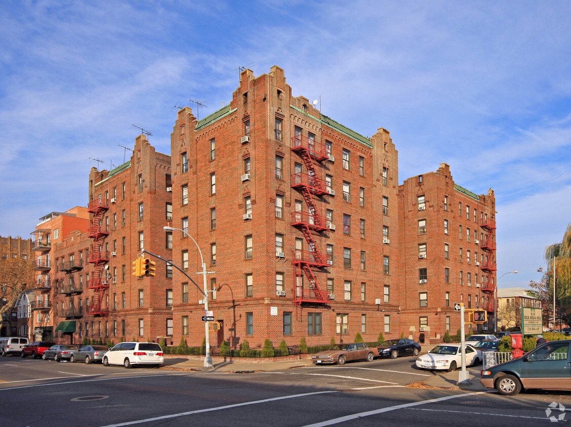 Primary Photo - 1590 W 8th St