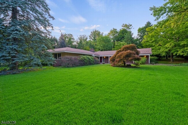 Building Photo - 29 Wayside Pl