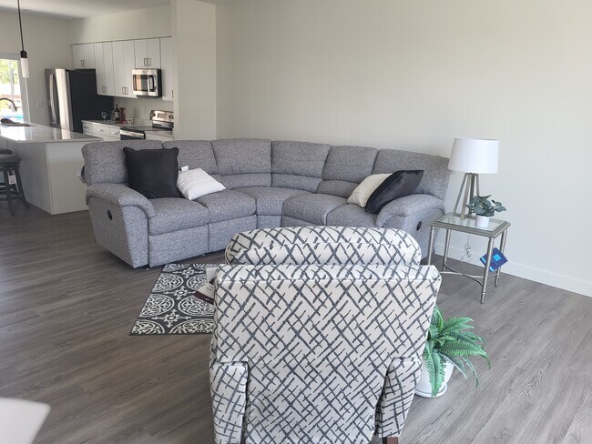 Segundo piso - sala de estar - 822 7th St